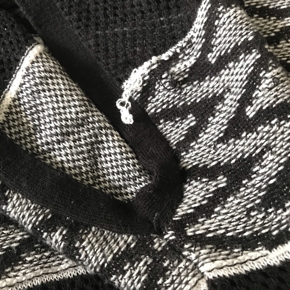 🌸3/$20 Ruby Rd Black & White Tunic Size Medium - Picture 6 of 6